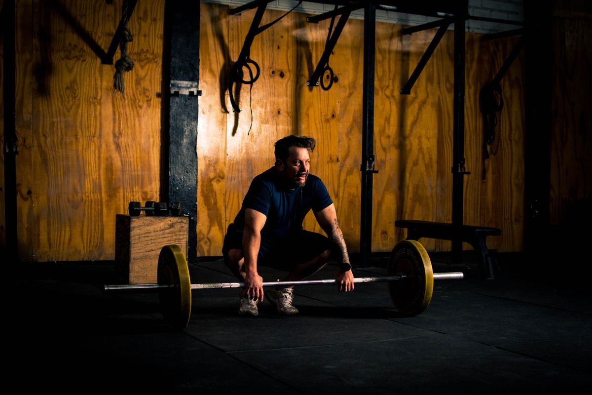 Mal de dos après la musculation : souvent une charge mal dosée, pas un dos fragile